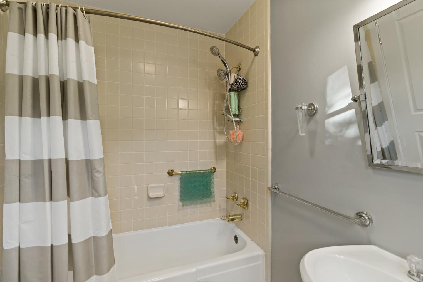 Detail Gallery Image 39 of 60 For 300 Ringwood Ave, Menlo Park,  CA 94025 - 4 Beds | 3 Baths