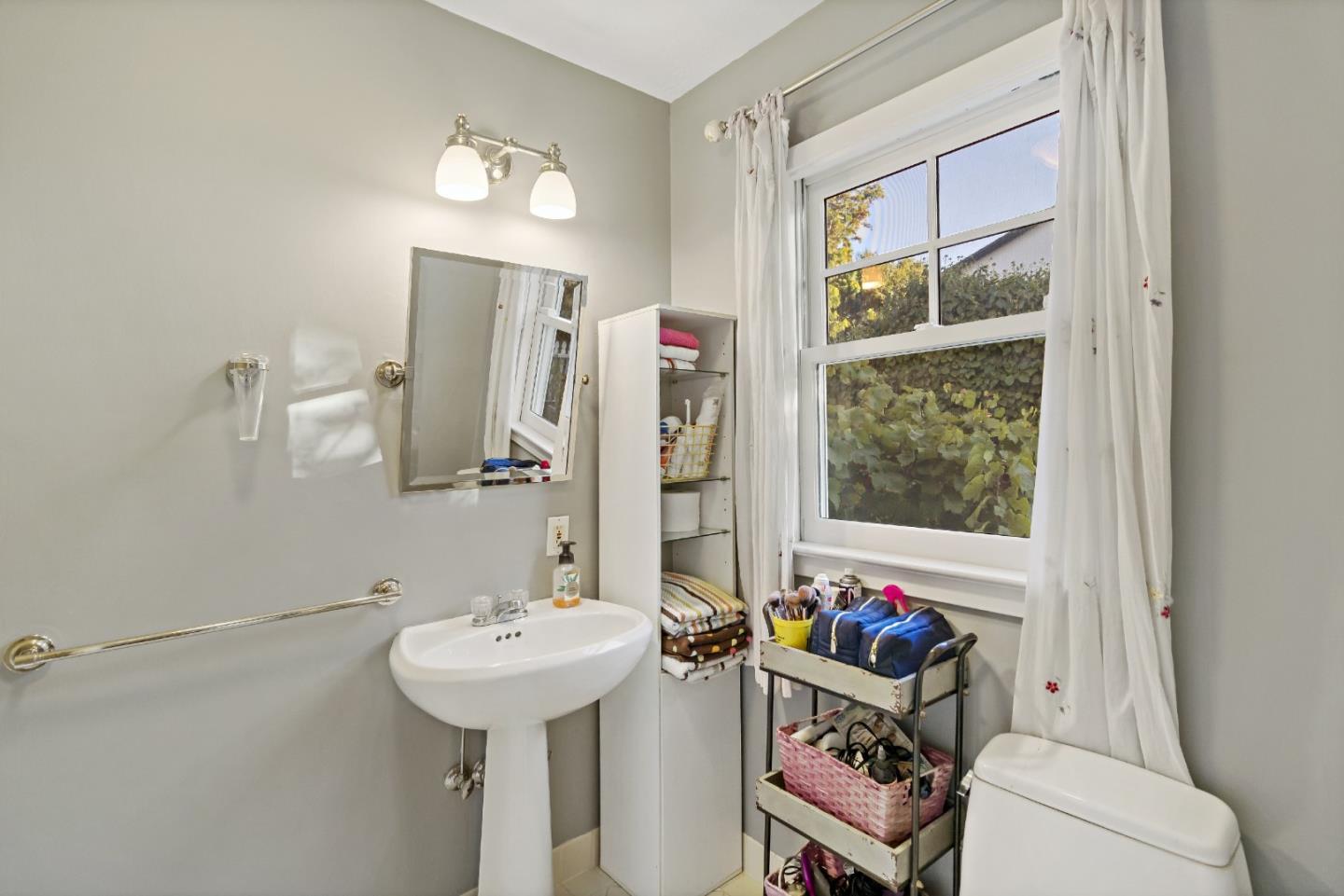 Detail Gallery Image 40 of 60 For 300 Ringwood Ave, Menlo Park,  CA 94025 - 4 Beds | 3 Baths