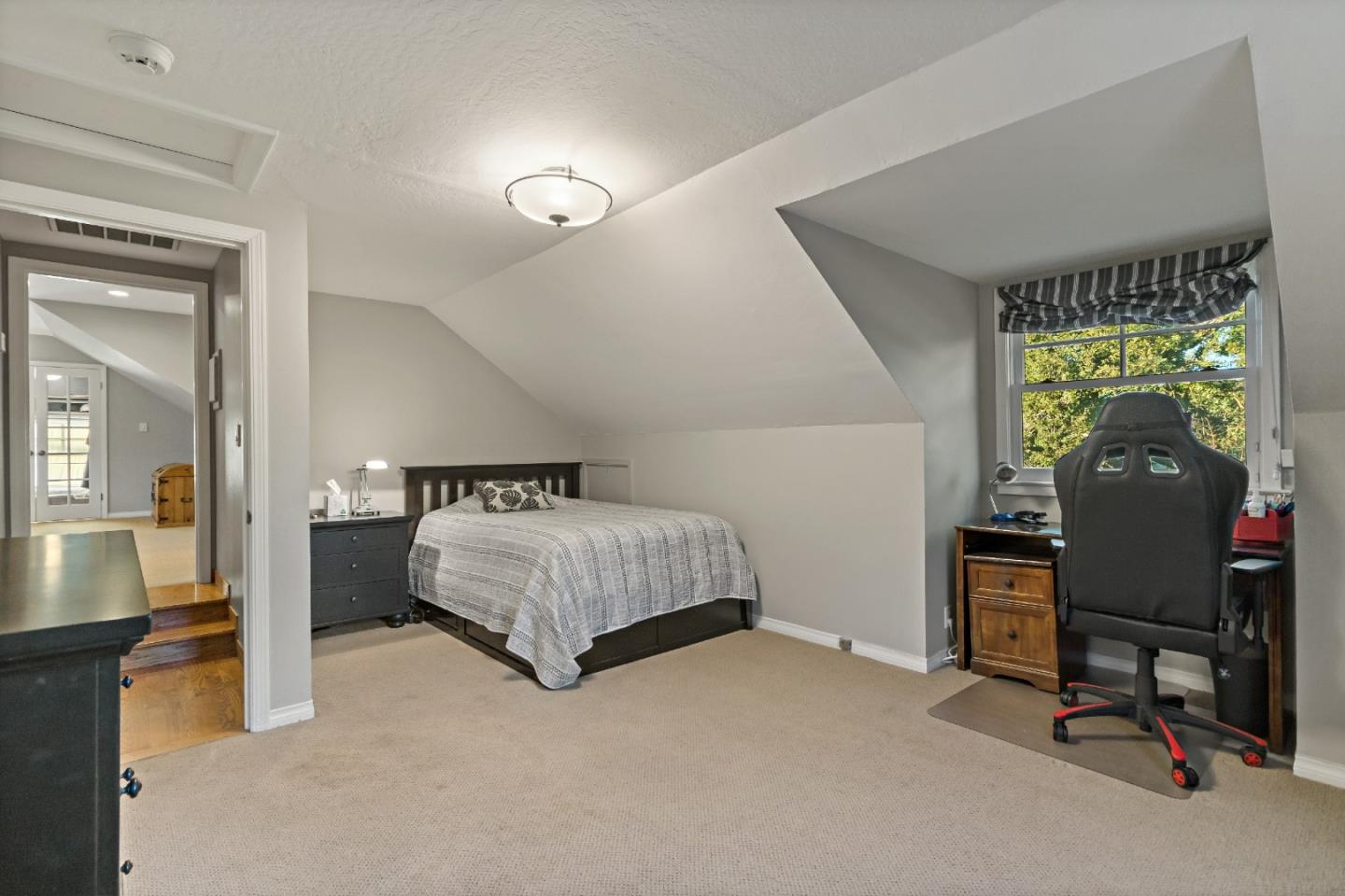 Detail Gallery Image 45 of 60 For 300 Ringwood Ave, Menlo Park,  CA 94025 - 4 Beds | 3 Baths