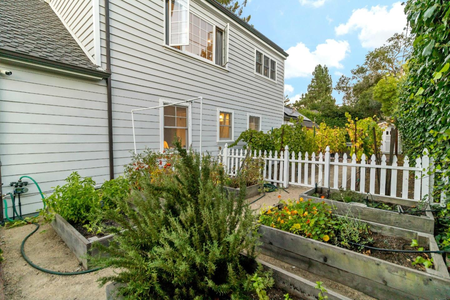 Detail Gallery Image 50 of 60 For 300 Ringwood Ave, Menlo Park,  CA 94025 - 4 Beds | 3 Baths