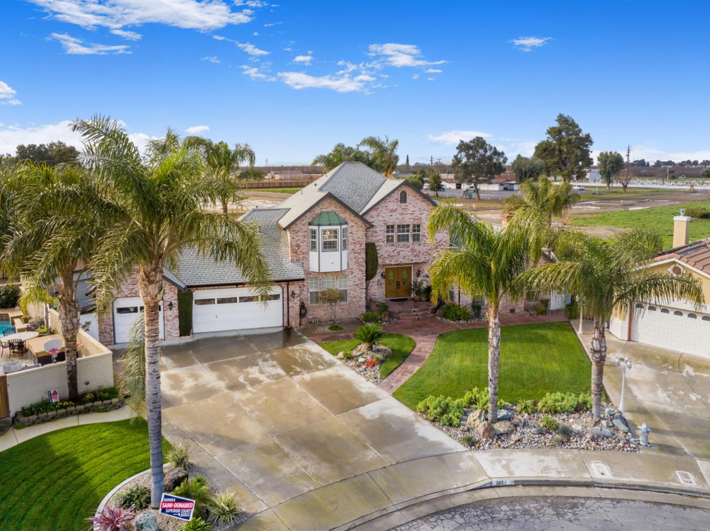 Detail Gallery Image 1 of 1 For 411 Bluff Ct, Los Banos,  CA 93635 - 4 Beds | 3/1 Baths