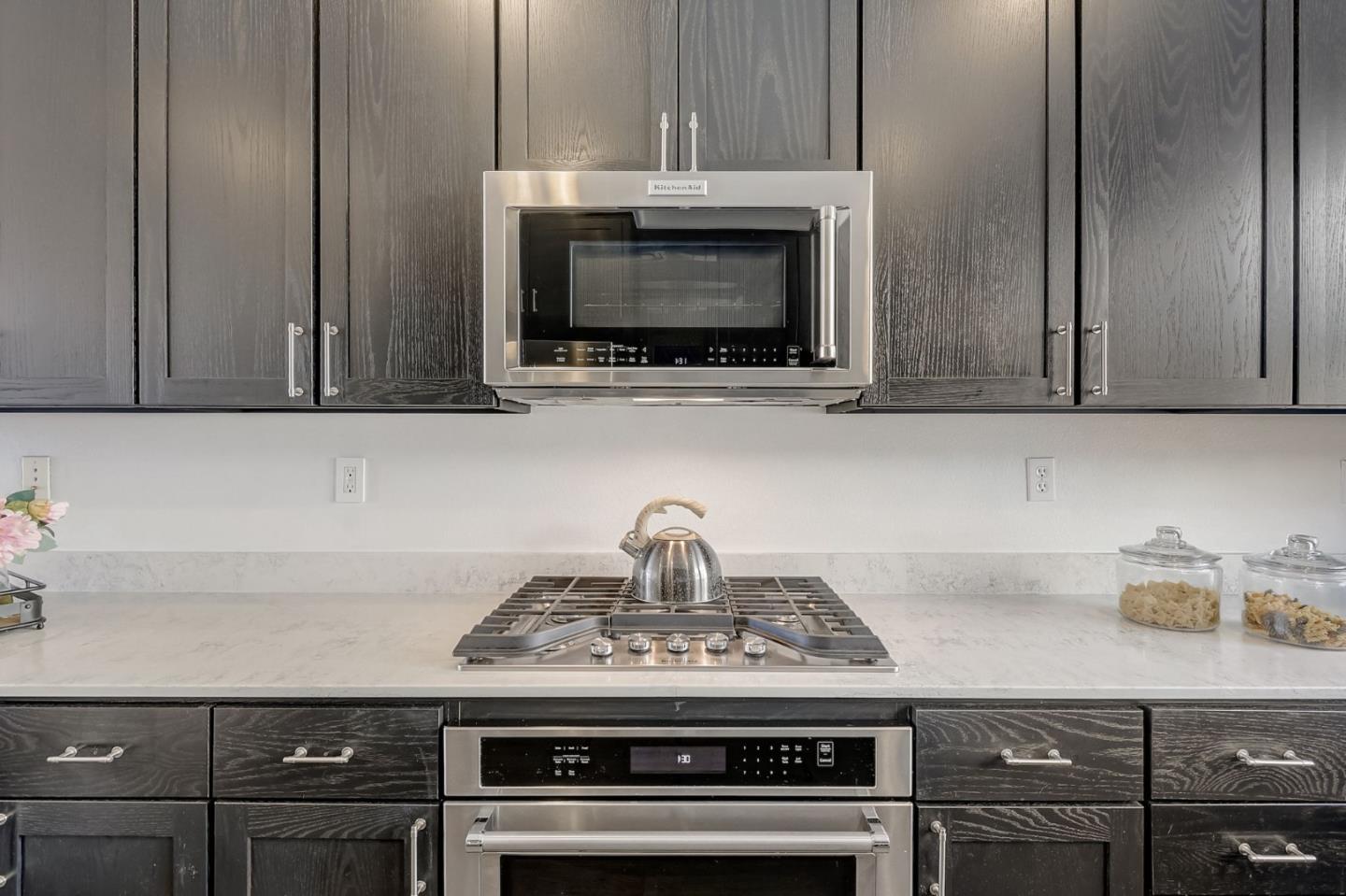 Detail Gallery Image 12 of 60 For 922 Gaspar Vis, San Jose,  CA 95126 - 4 Beds | 4 Baths