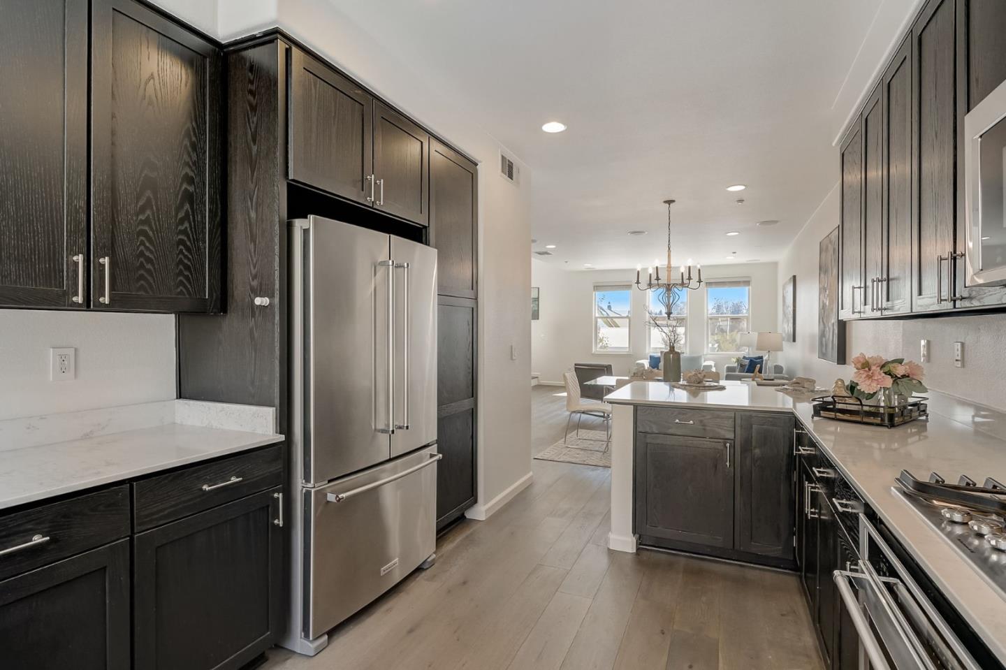 Detail Gallery Image 14 of 60 For 922 Gaspar Vis, San Jose,  CA 95126 - 4 Beds | 4 Baths