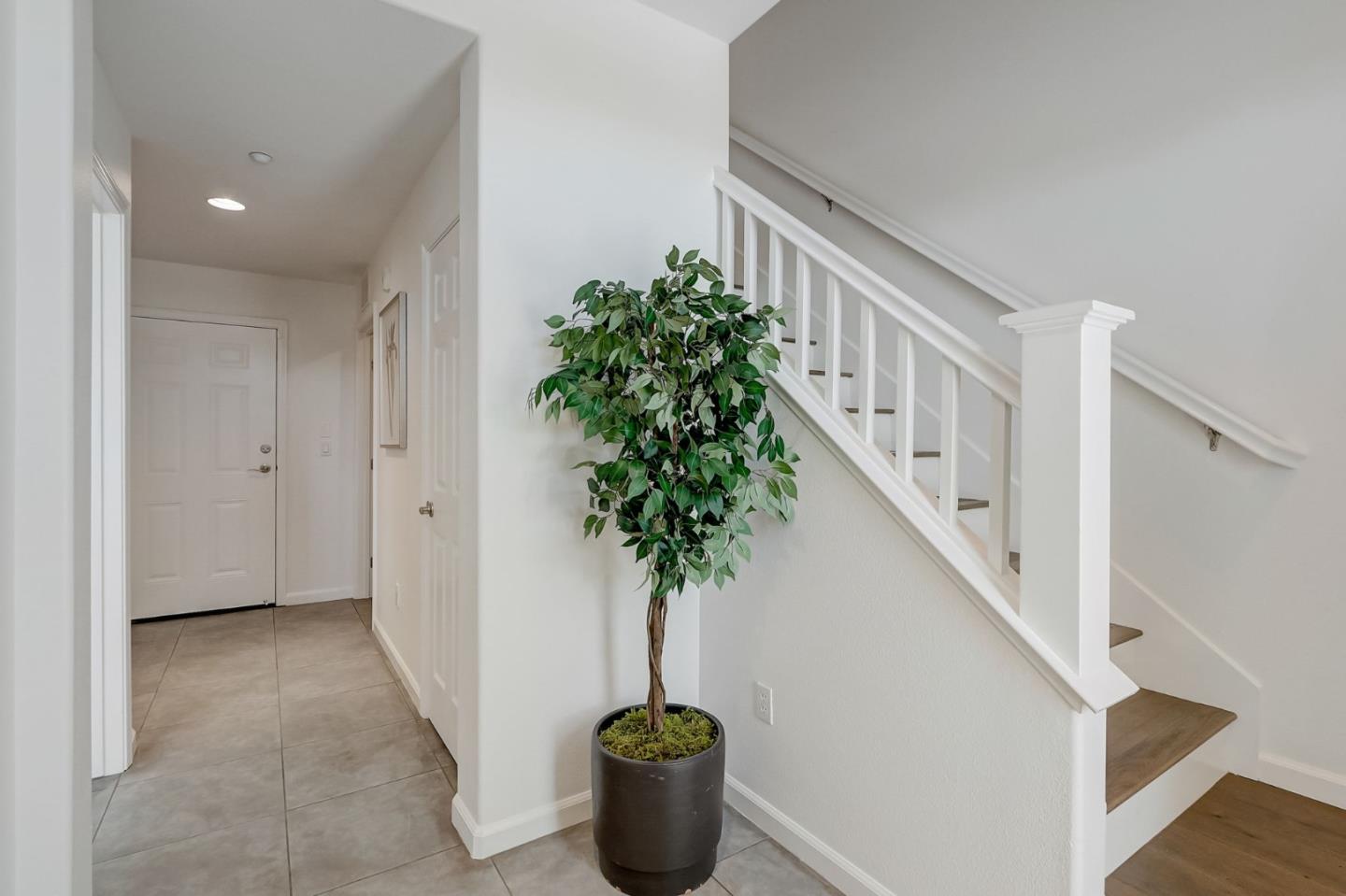 Detail Gallery Image 4 of 60 For 922 Gaspar Vis, San Jose,  CA 95126 - 4 Beds | 4 Baths