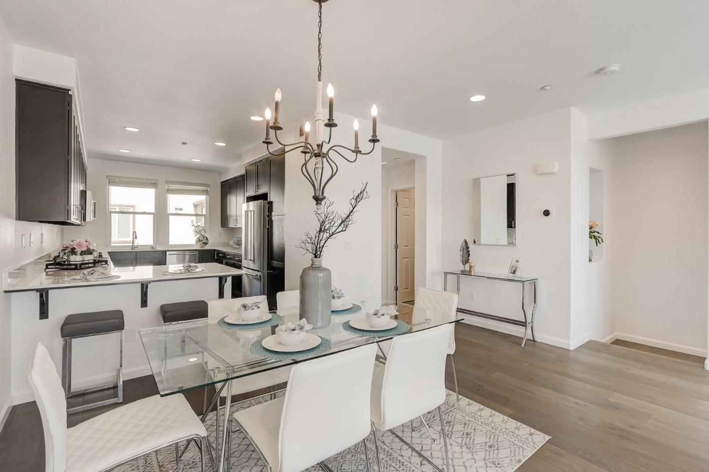 Detail Gallery Image 5 of 60 For 922 Gaspar Vis, San Jose,  CA 95126 - 4 Beds | 4 Baths