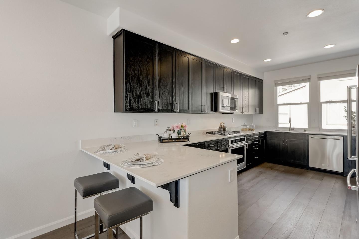 Detail Gallery Image 8 of 60 For 922 Gaspar Vis, San Jose,  CA 95126 - 4 Beds | 4 Baths