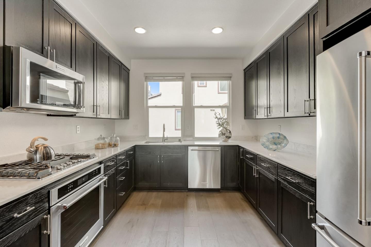 Detail Gallery Image 9 of 60 For 922 Gaspar Vis, San Jose,  CA 95126 - 4 Beds | 4 Baths