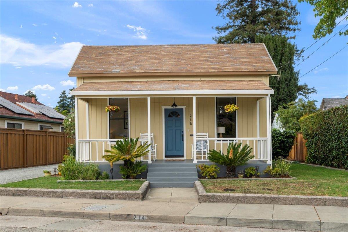 Detail Gallery Image 2 of 32 For 214 Rigg St, Santa Cruz,  CA 95060 - 2 Beds | 1 Baths