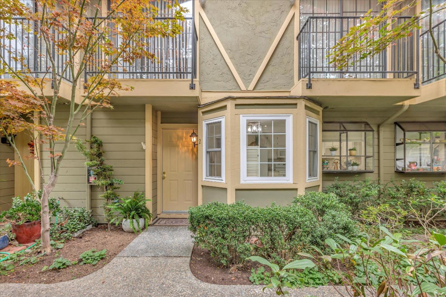 Detail Gallery Image 1 of 1 For 38 Devonshire Ave #2,  Mountain View,  CA 94043 - 3 Beds | 2/1 Baths