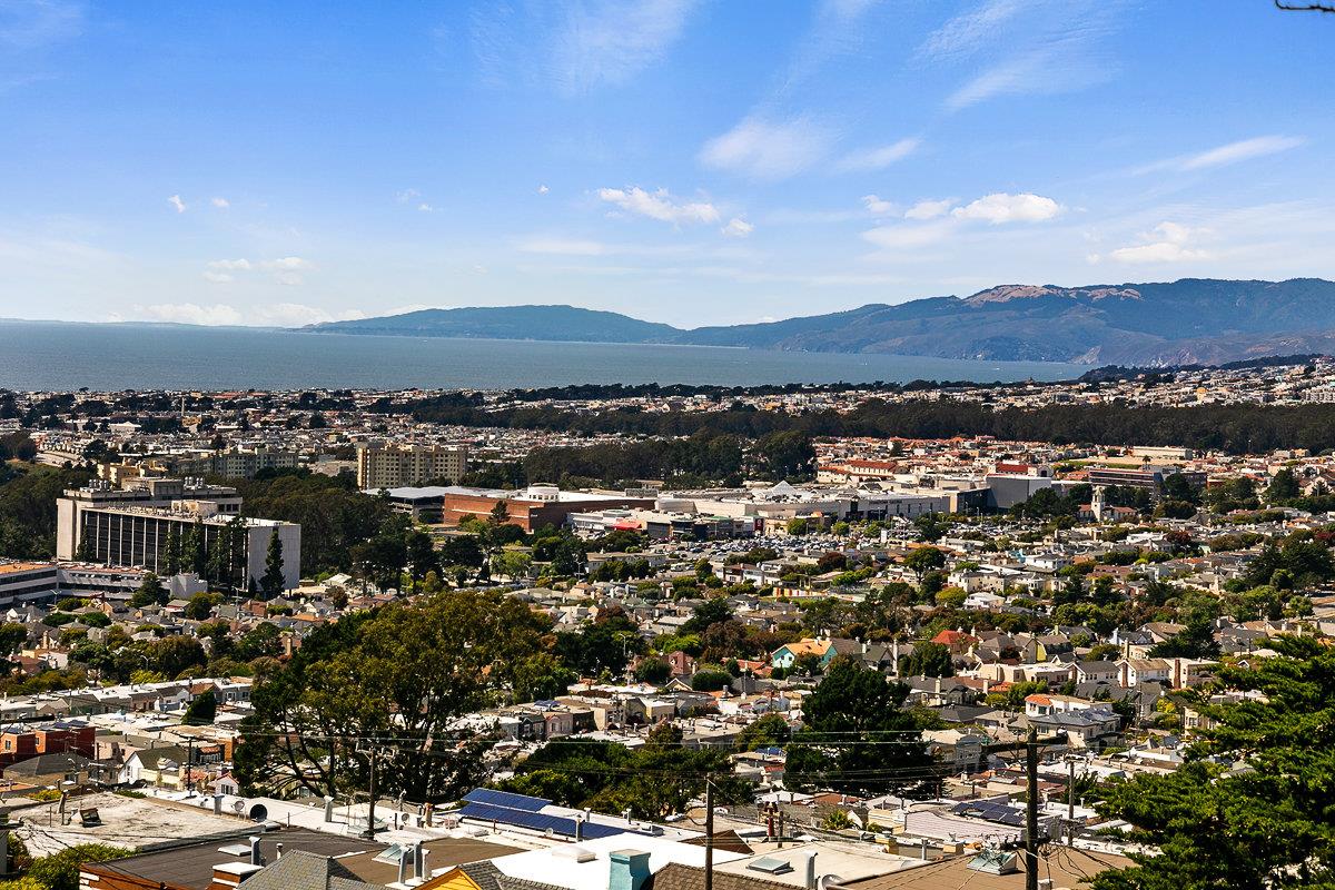 Detail Gallery Image 79 of 87 For 486 Ralston St, San Francisco,  CA 94132 - 4 Beds | 4 Baths
