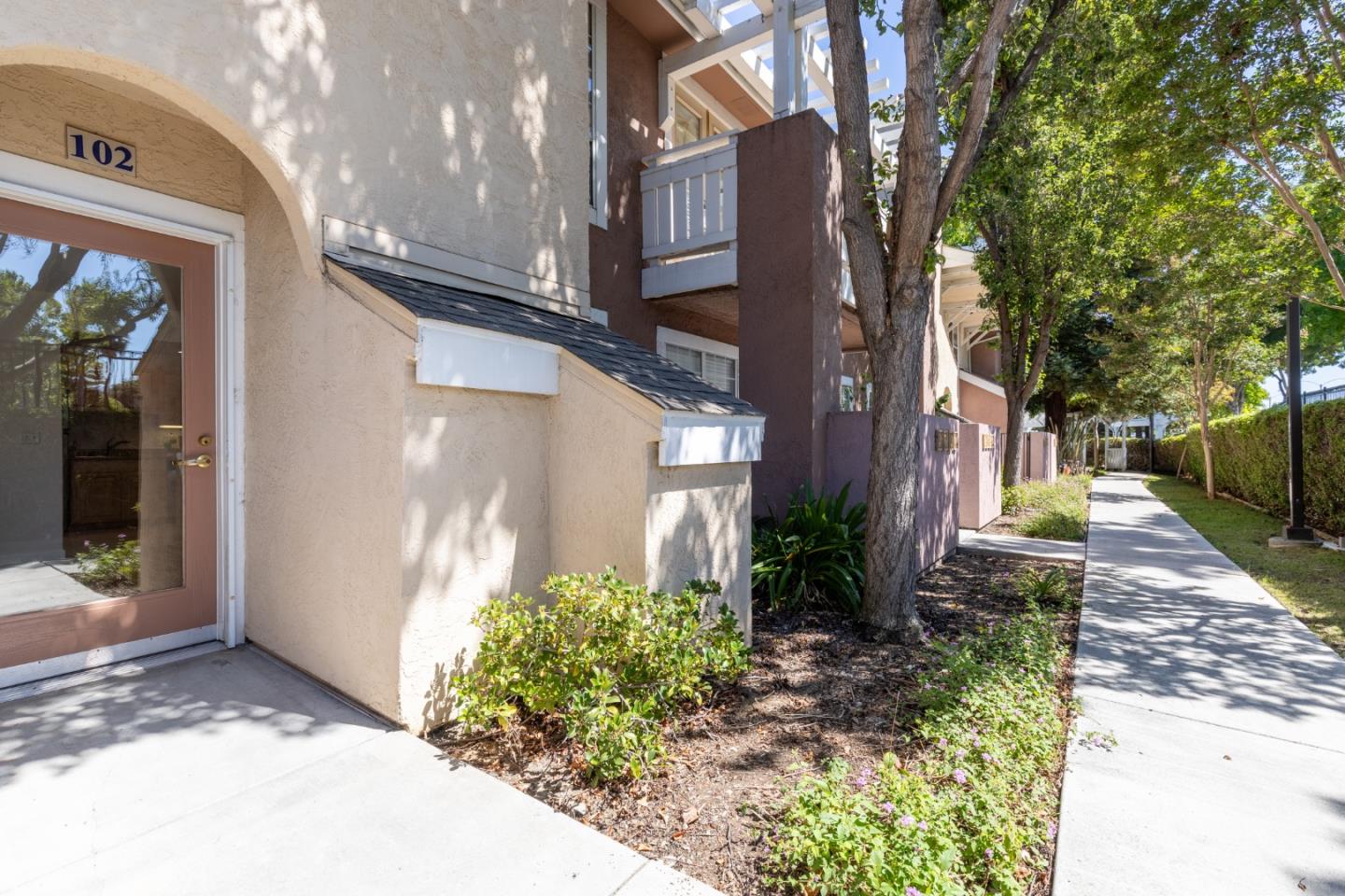 Detail Gallery Image 1 of 1 For 629 E El Camino Real #102,  Sunnyvale,  CA 94087 - 2 Beds | 2/1 Baths
