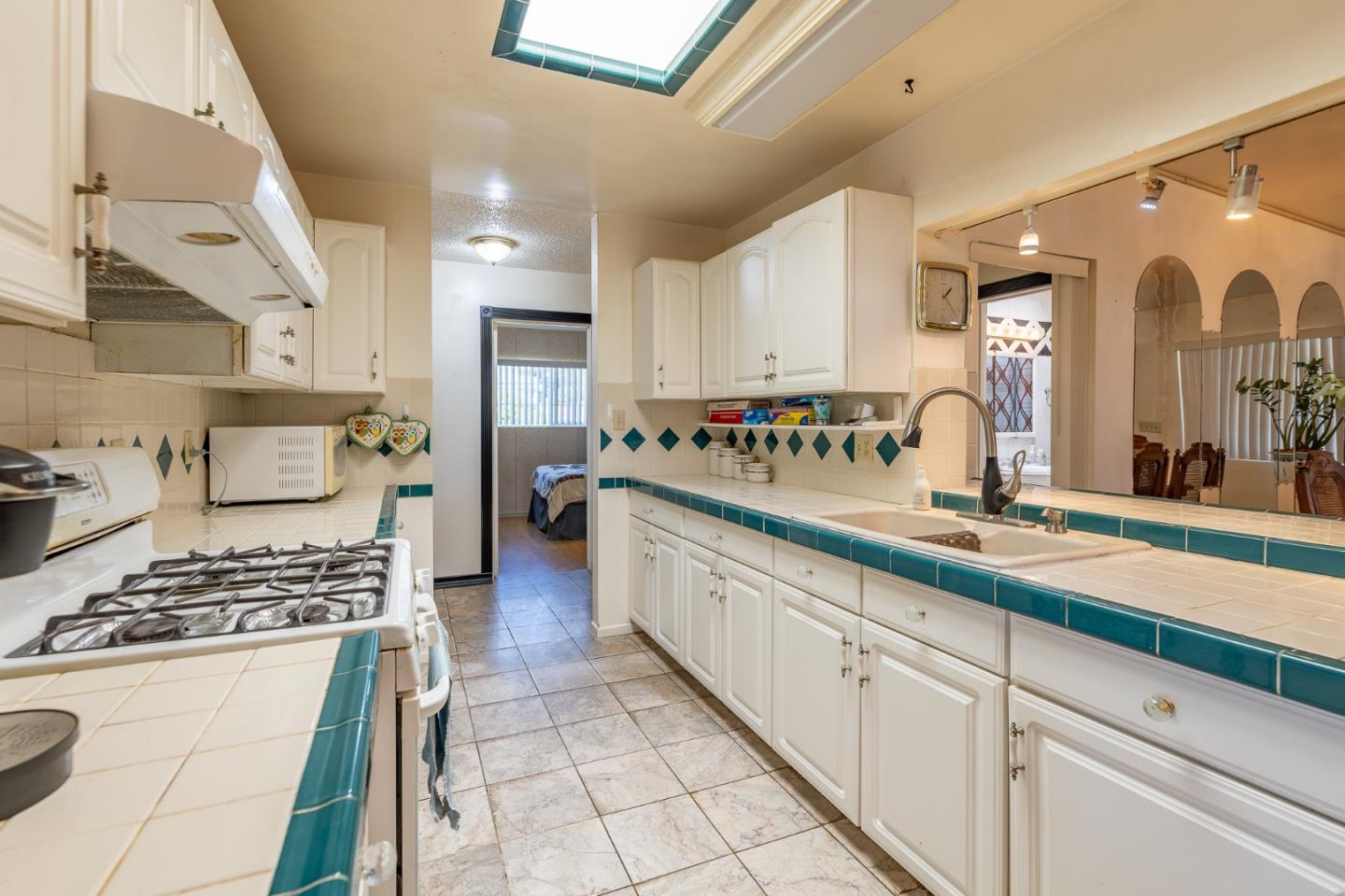 Detail Gallery Image 12 of 29 For 324 Bollenbacher Dr, Salinas,  CA 93906 - 3 Beds | 1/1 Baths