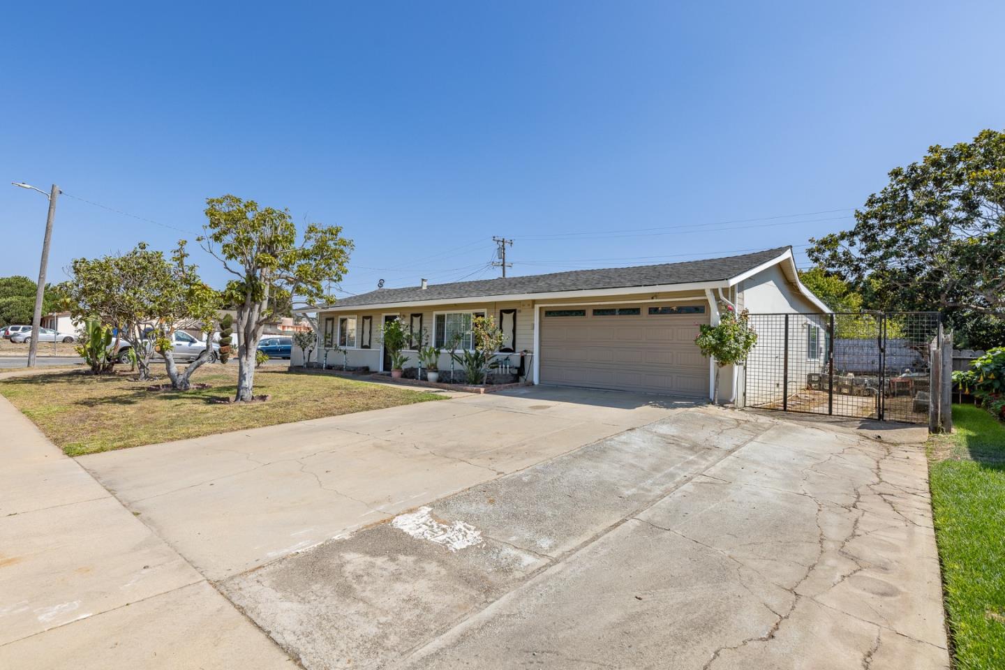 Detail Gallery Image 5 of 29 For 324 Bollenbacher Dr, Salinas,  CA 93906 - 3 Beds | 1/1 Baths