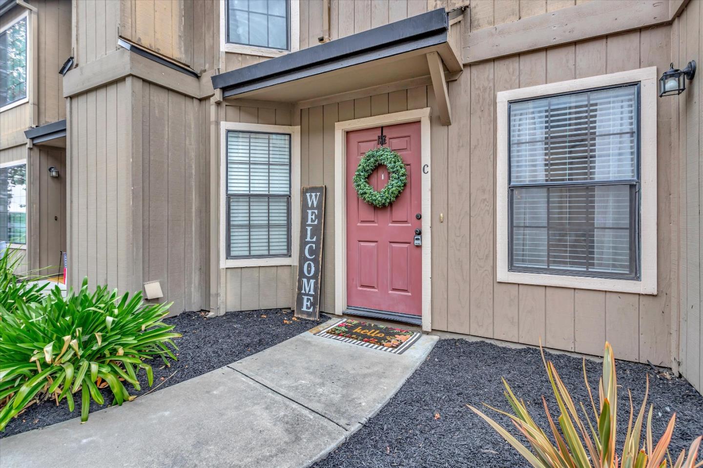 Detail Gallery Image 1 of 1 For 271 Gibson Dr #C-61,  Hollister,  CA 95023 - 3 Beds | 1/1 Baths