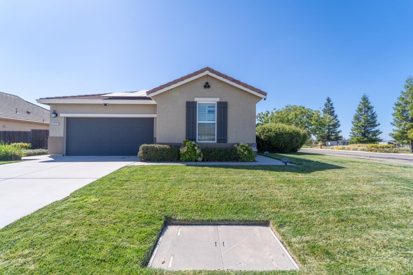 Detail Gallery Image 1 of 1 For 2275 Ravenbrook Ln, Manteca,  CA 95336 - 3 Beds | 2 Baths