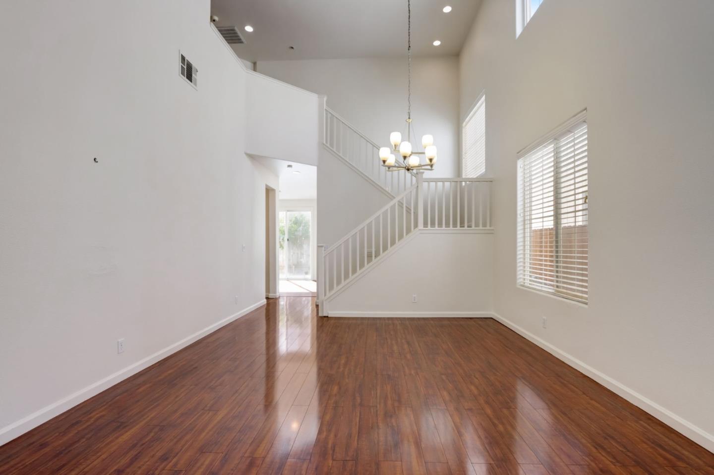 Detail Gallery Image 6 of 29 For 8911 Del Rio Cir, Gilroy,  CA 95020 - 3 Beds | 2/1 Baths