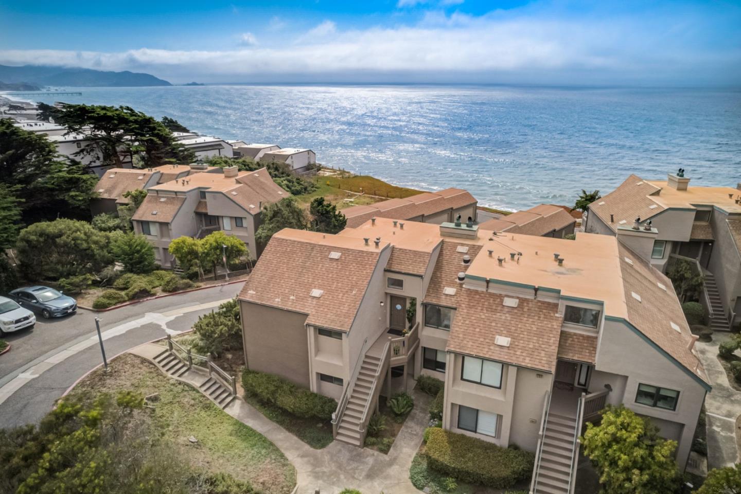 Detail Gallery Image 1 of 1 For 202 Palmetto Ave #9,  Pacifica,  CA 94044 - 1 Beds | 2 Baths