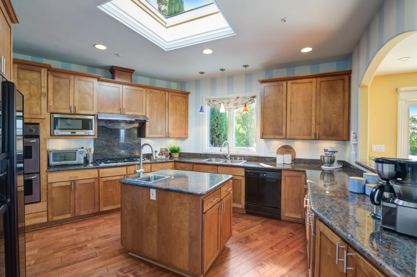 Detail Gallery Image 10 of 44 For 17665 Tourney Rd, Los Gatos,  CA 95030 - 5 Beds | 4/1 Baths