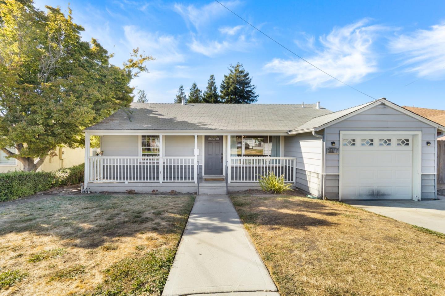 Detail Gallery Image 1 of 1 For 22073 Young Ave, Castro Valley,  CA 94546 - 3 Beds | 1 Baths