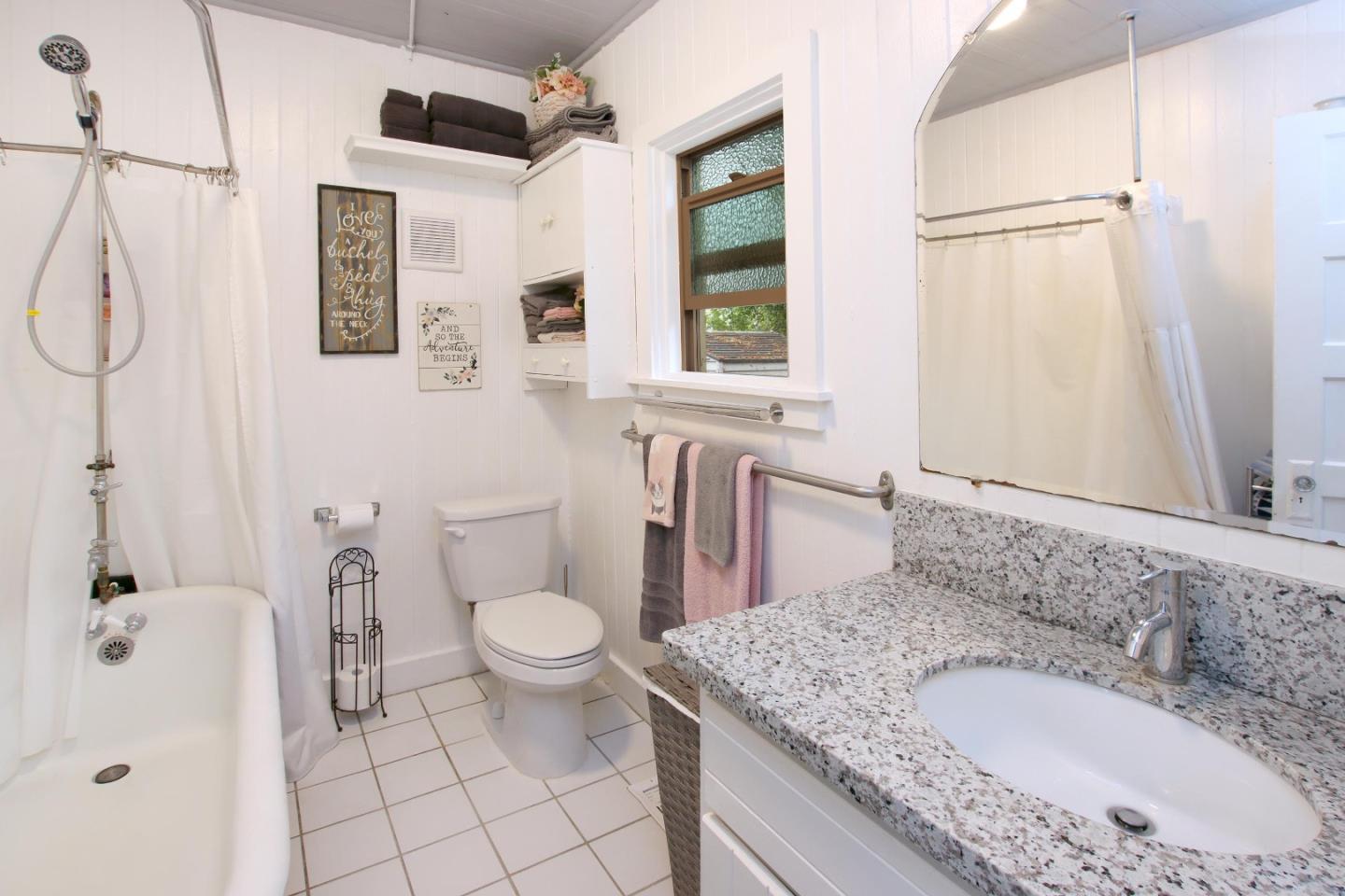 Detail Gallery Image 12 of 25 For 561 30th Ave, Santa Cruz,  CA 95062 - 3 Beds | 2/1 Baths