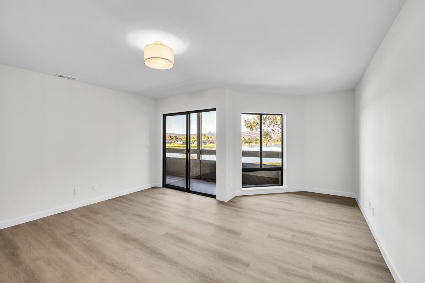 Detail Gallery Image 6 of 24 For 8108 Shelter Creek Ln, San Bruno,  CA 94066 - 1 Beds | 1 Baths