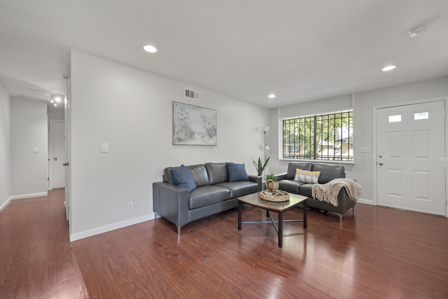 Detail Gallery Image 6 of 13 For 766 Warring Dr #4,  San Jose,  CA 95123 - 2 Beds | 1 Baths
