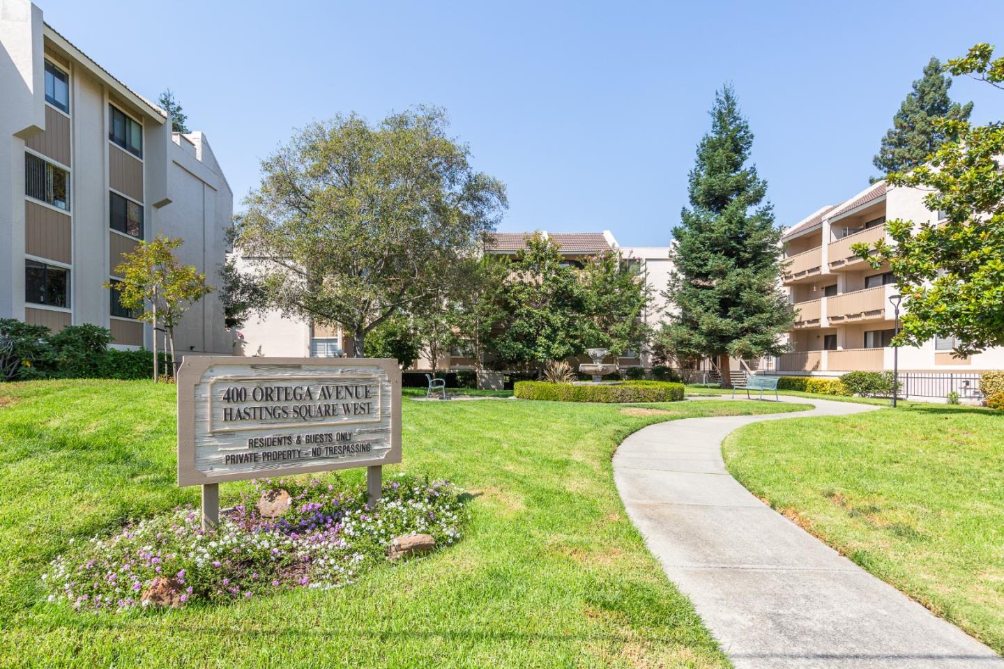 Detail Gallery Image 1 of 1 For 400 Ortega Ave #319,  Mountain View,  CA 94040 - 2 Beds | 1 Baths