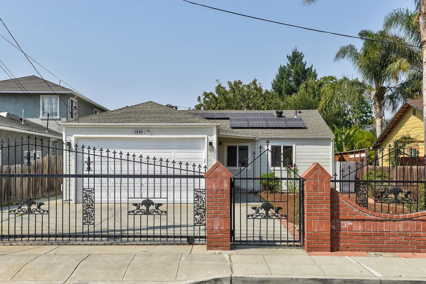 Detail Gallery Image 1 of 1 For 1223 Hollyburne Ave, Menlo Park,  CA 94025 - 4 Beds | 3/1 Baths