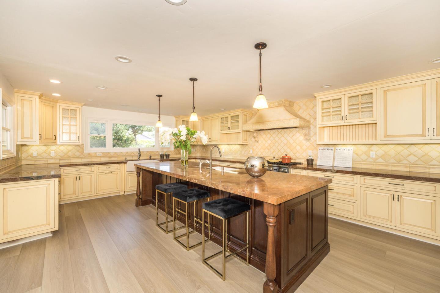 Detail Gallery Image 13 of 33 For 186 Warren Rd, San Mateo,  CA 94401 - 3 Beds | 3 Baths