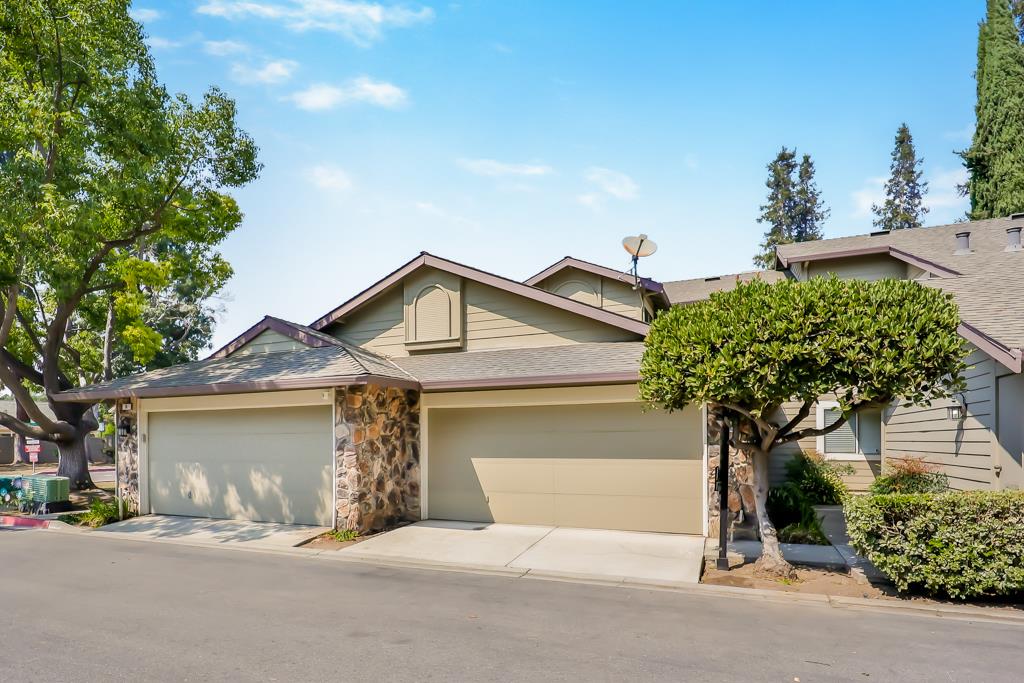 Detail Gallery Image 1 of 1 For 17 Deer Run Cir, San Jose,  CA 95136 - 2 Beds | 2/1 Baths