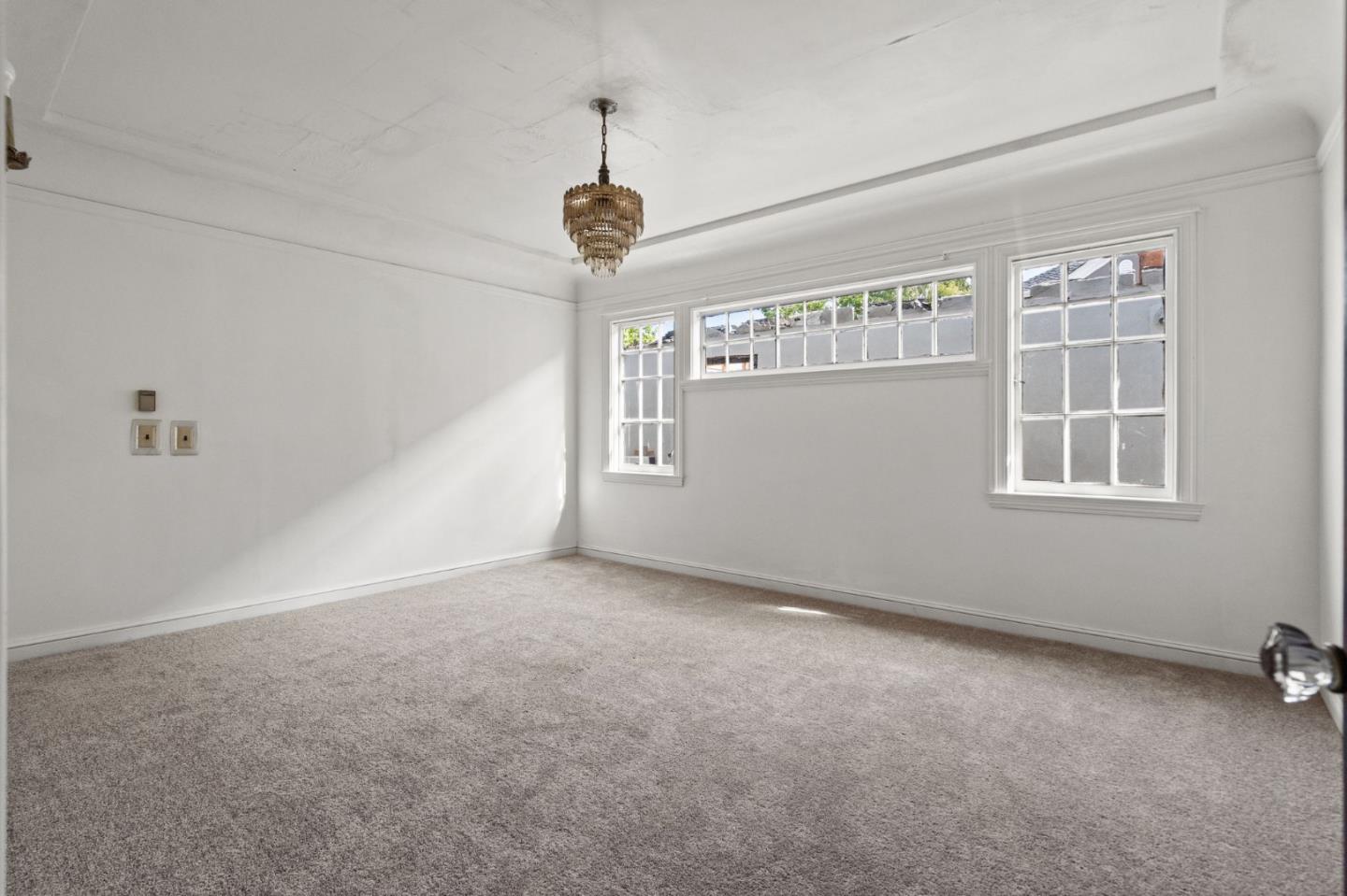Detail Gallery Image 9 of 10 For 1548 Cypress Ave, Burlingame,  CA 94010 - 2 Beds | 1 Baths