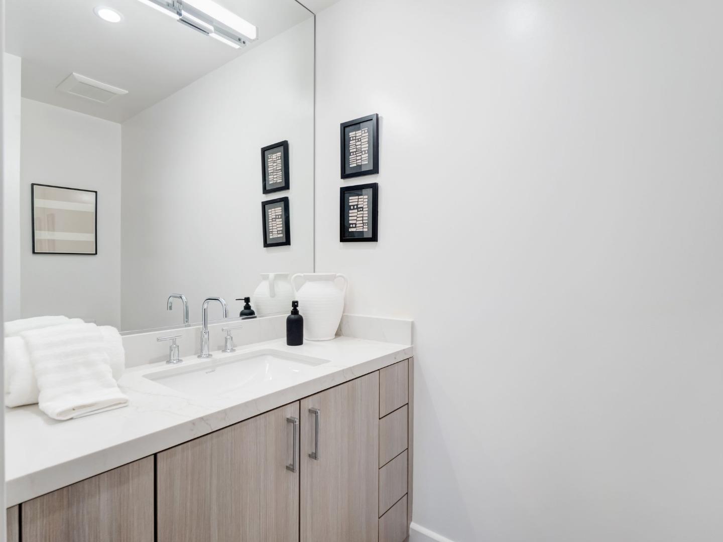 Detail Gallery Image 12 of 14 For 425 First St #23,  Los Altos,  CA 94022 - 1 Beds | 2 Baths