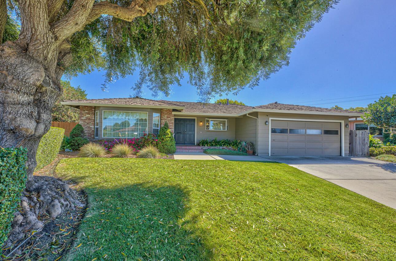 Detail Gallery Image 1 of 1 For 1097 Sierra Madre Dr, Salinas,  CA 93901 - 3 Beds | 2 Baths