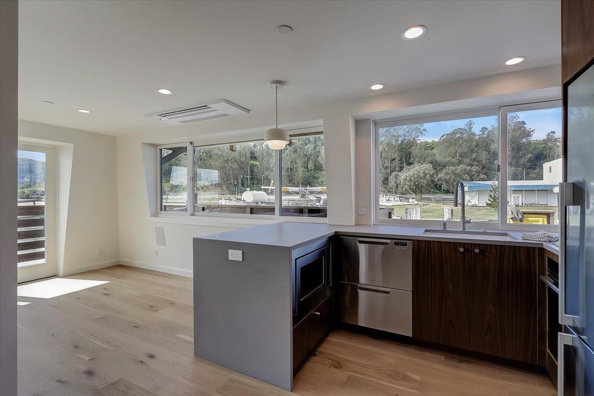 Detail Gallery Image 5 of 51 For 11 Commodore Marina #B,  Mill Valley,  CA 94941 - 1 Beds | 1 Baths