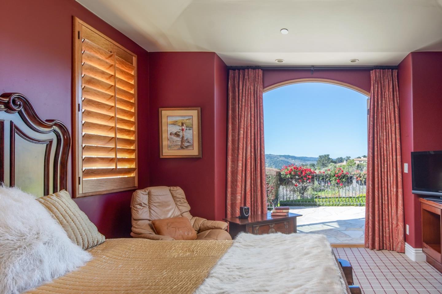 Detail Gallery Image 13 of 21 For 116 via Del Milagro, Monterey,  CA 93940 - 5 Beds | 5/1 Baths