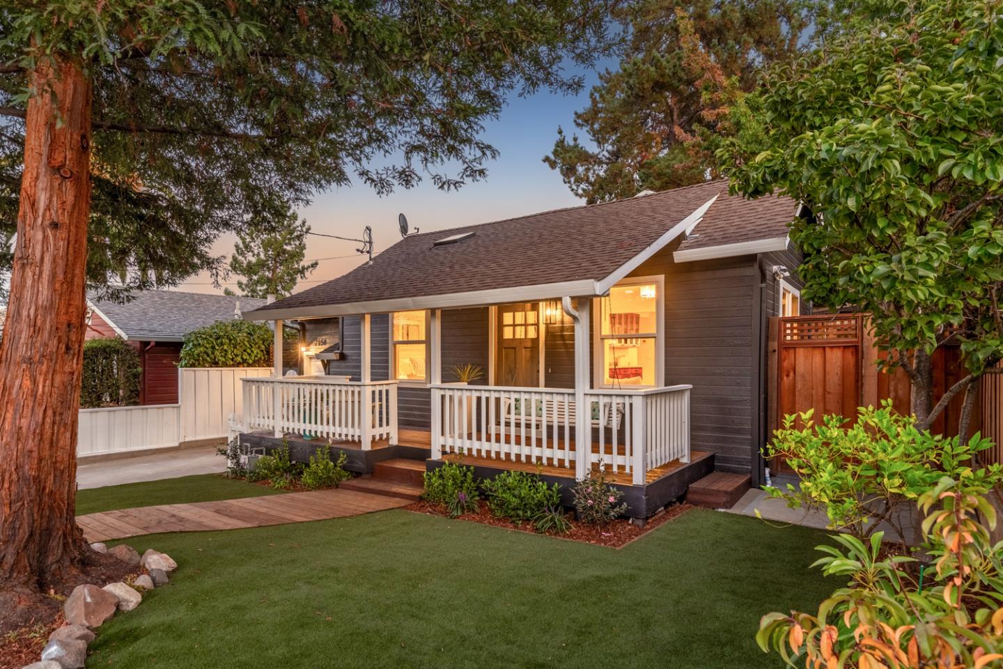 Detail Gallery Image 1 of 1 For 2151 Oakley Ave, Menlo Park,  CA 94025 - 5 Beds | 4 Baths