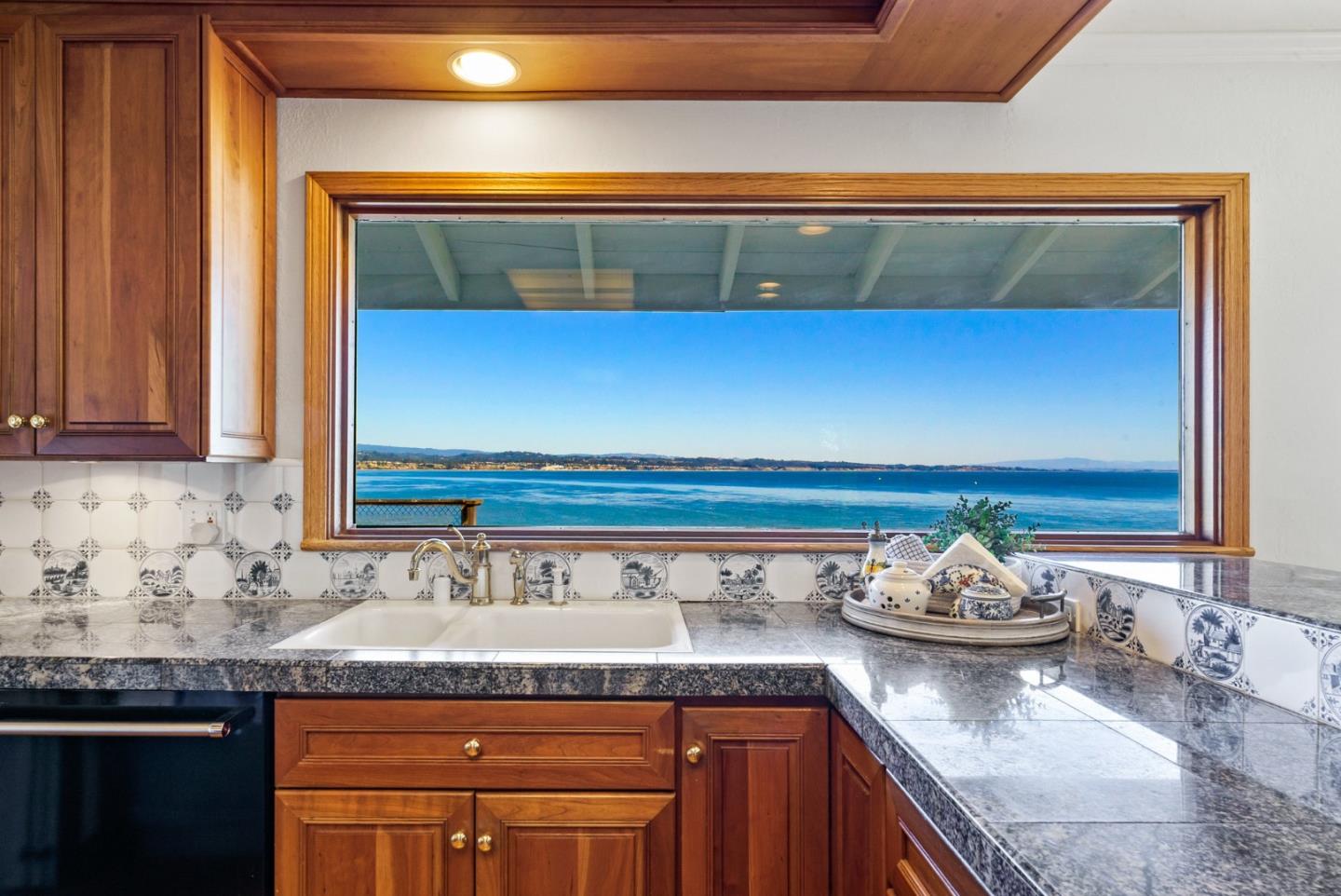 Detail Gallery Image 24 of 45 For 4250 Opal Cliff Dr, Santa Cruz,  CA 95062 - 4 Beds | 2/1 Baths
