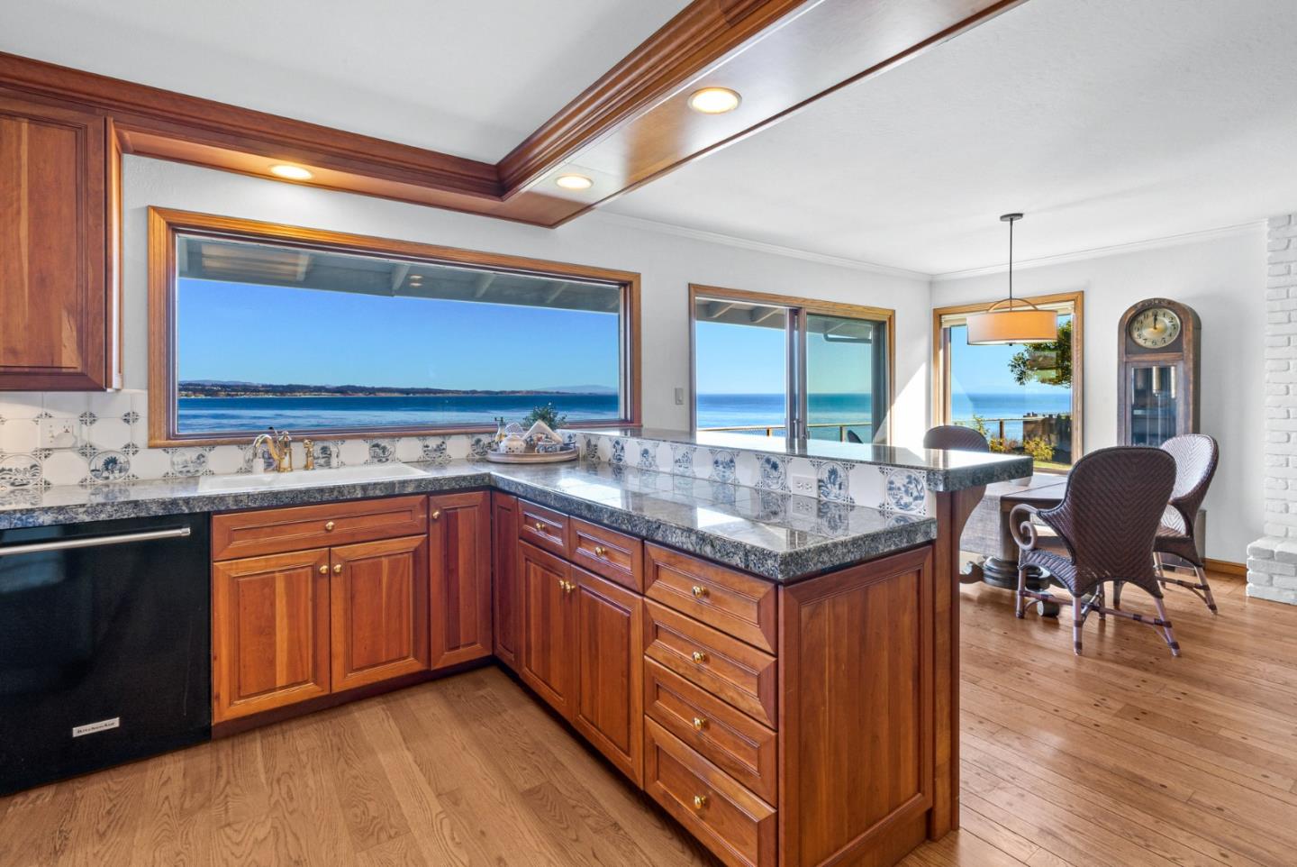 Detail Gallery Image 25 of 45 For 4250 Opal Cliff Dr, Santa Cruz,  CA 95062 - 4 Beds | 2/1 Baths