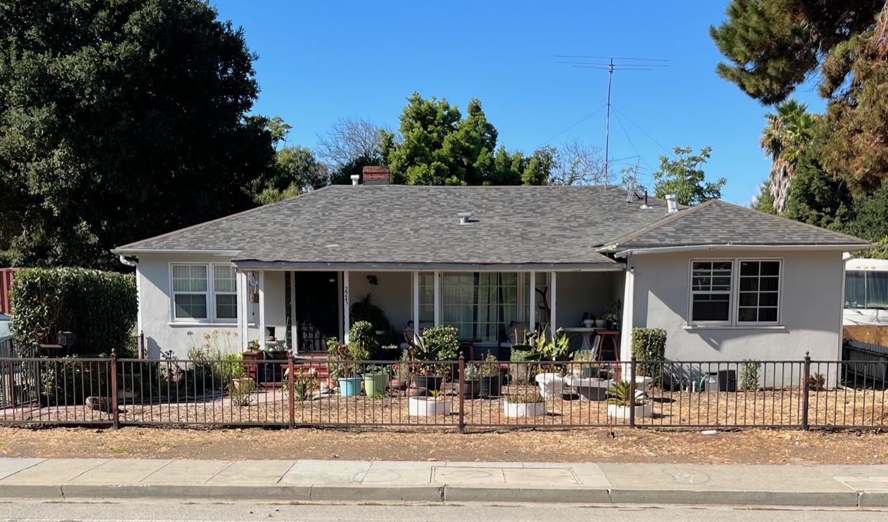 Detail Gallery Image 1 of 1 For 2247 University Ave, East Palo Alto,  CA 94303 - 3 Beds | 1/1 Baths