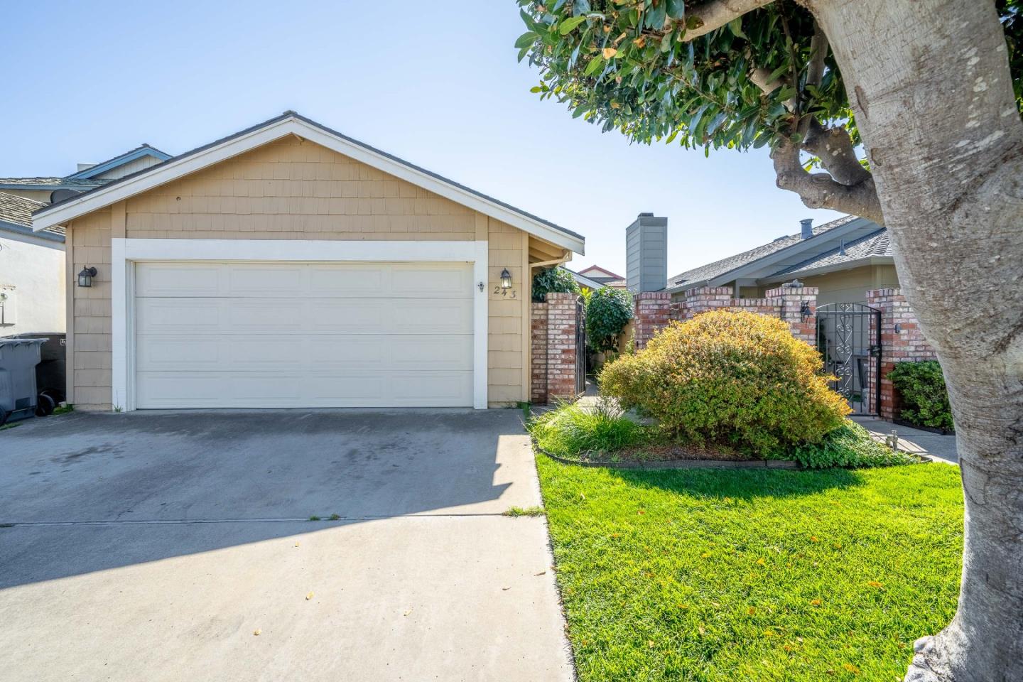 Detail Gallery Image 1 of 1 For 243 Alhambra St, Salinas,  CA 93906 - 2 Beds | 2 Baths