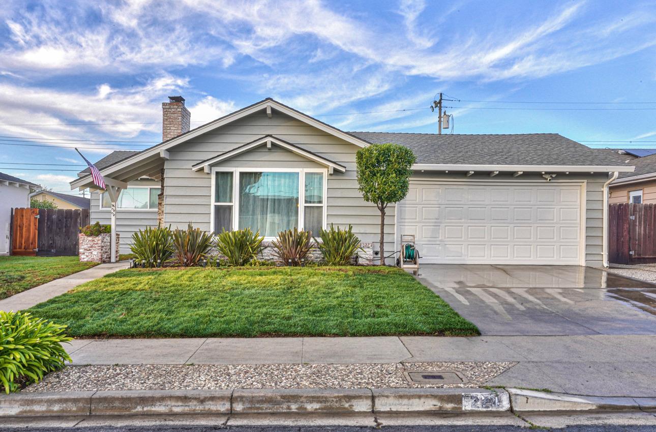 Detail Gallery Image 1 of 1 For 224 Larkspur Dr, Salinas,  CA 93906 - 3 Beds | 2 Baths