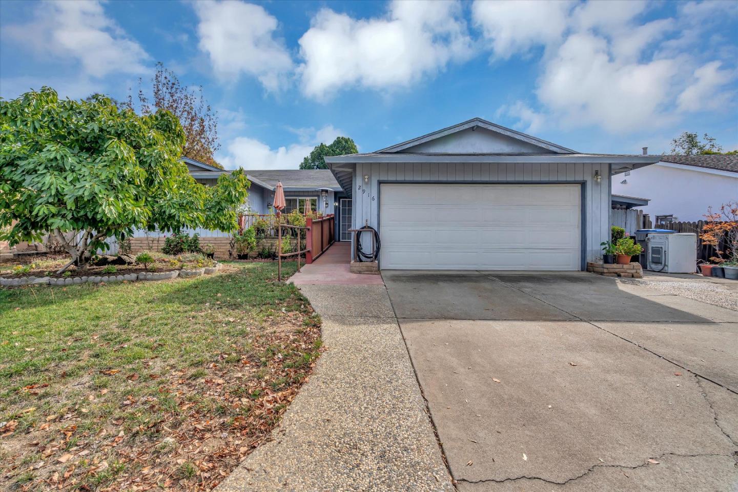 Detail Gallery Image 1 of 1 For 2916 Queens Estates Ct, San Jose,  CA 95135 - 4 Beds | 2 Baths