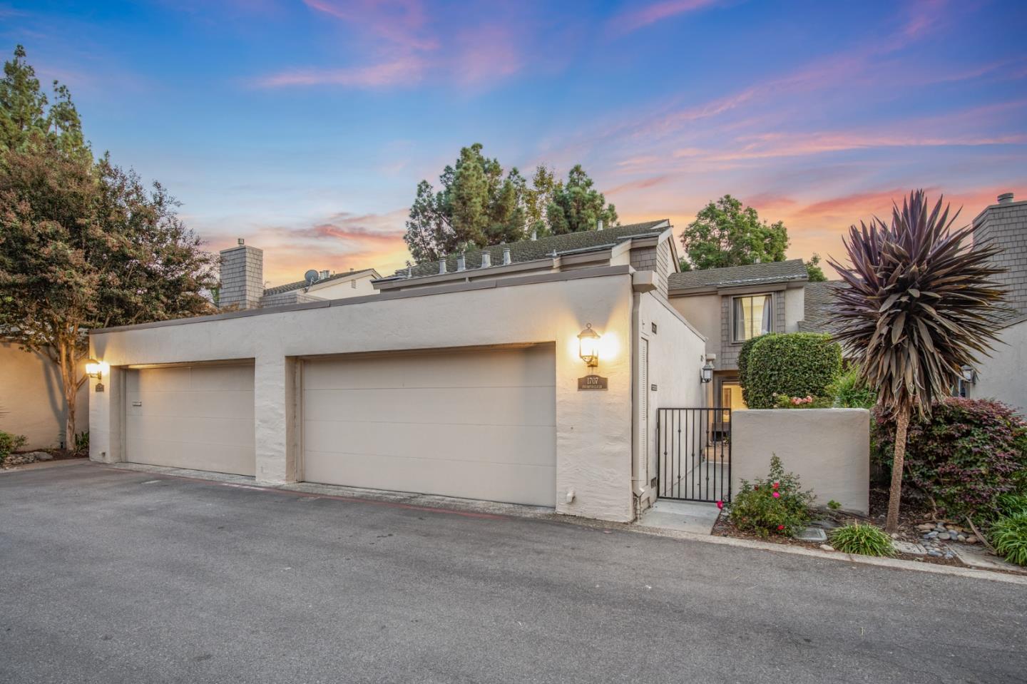 Detail Gallery Image 1 of 1 For 1707 Cherryhills Ln, San Jose,  CA 95125 - 3 Beds | 3 Baths