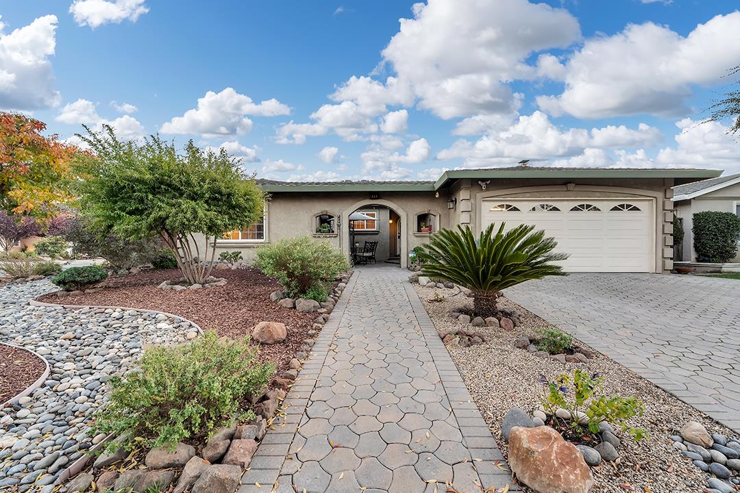 Detail Gallery Image 1 of 1 For 528 Elvis Dr, San Jose,  CA 95123 - 4 Beds | 2 Baths