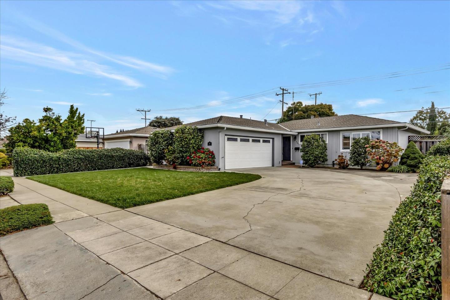 Detail Gallery Image 1 of 1 For 924 Cambridge Ave, Sunnyvale,  CA 94087 - 3 Beds | 2 Baths