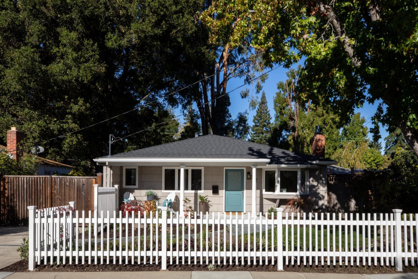 Detail Gallery Image 1 of 1 For 377 Mckendry Dr, Menlo Park,  CA 94025 - 3 Beds | 2 Baths