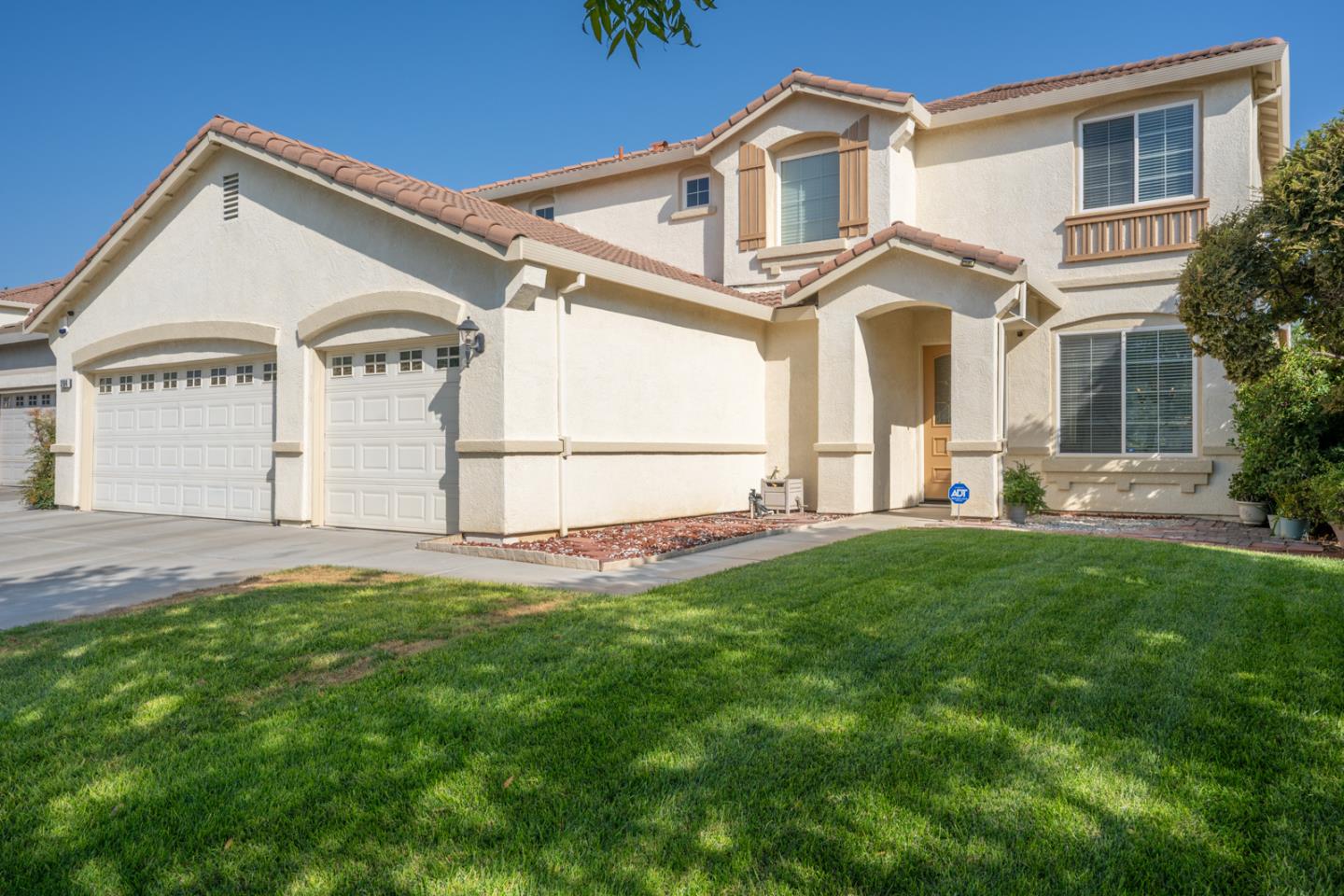 Detail Gallery Image 1 of 1 For 2164 Naples Ct, Los Banos,  CA 93635 - 5 Beds | 3 Baths