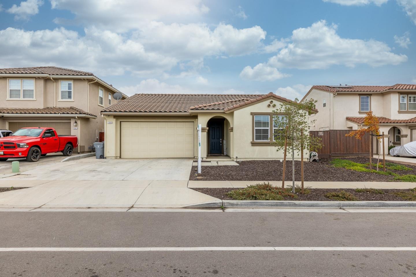 Detail Gallery Image 1 of 1 For 1386 Venice Cir, Salinas,  CA 93905 - 3 Beds | 2 Baths