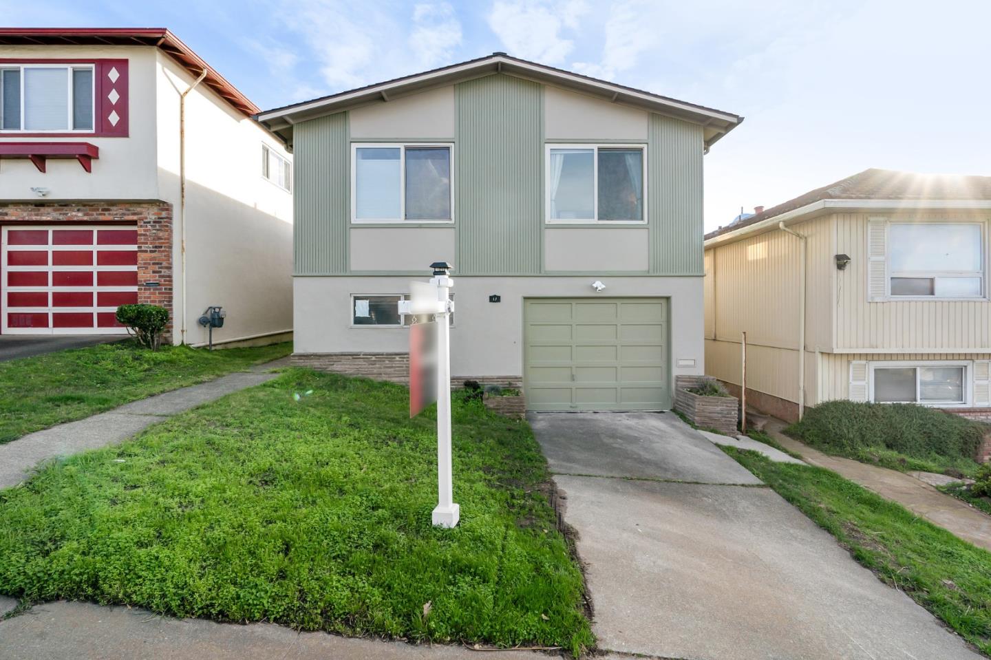 Detail Gallery Image 1 of 30 For 17 Westline Dr, Daly City,  CA 94015 - 4 Beds | 2 Baths