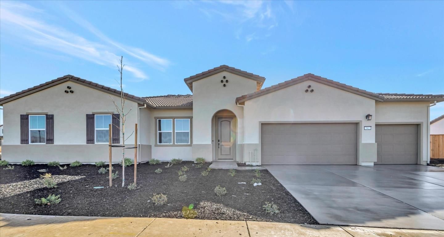 Detail Gallery Image 1 of 1 For 302 Amara Ln, Hollister,  CA 95023 - 4 Beds | 2/1 Baths